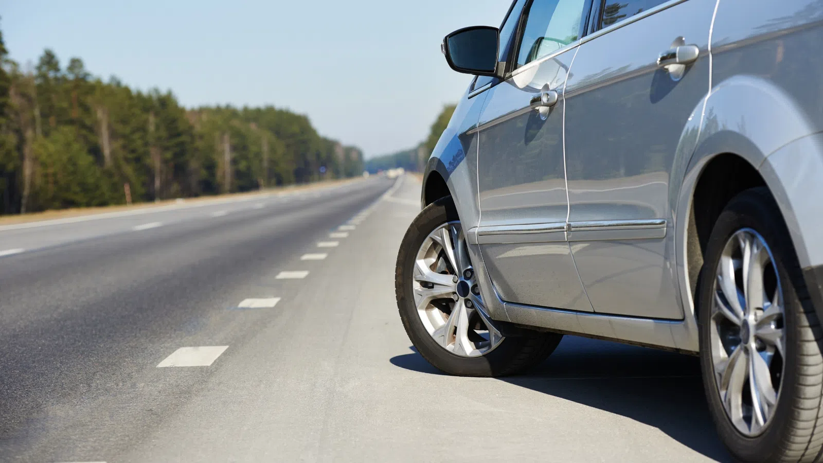 Carro puxa para um dos lados: o que pode estar a causar isso?