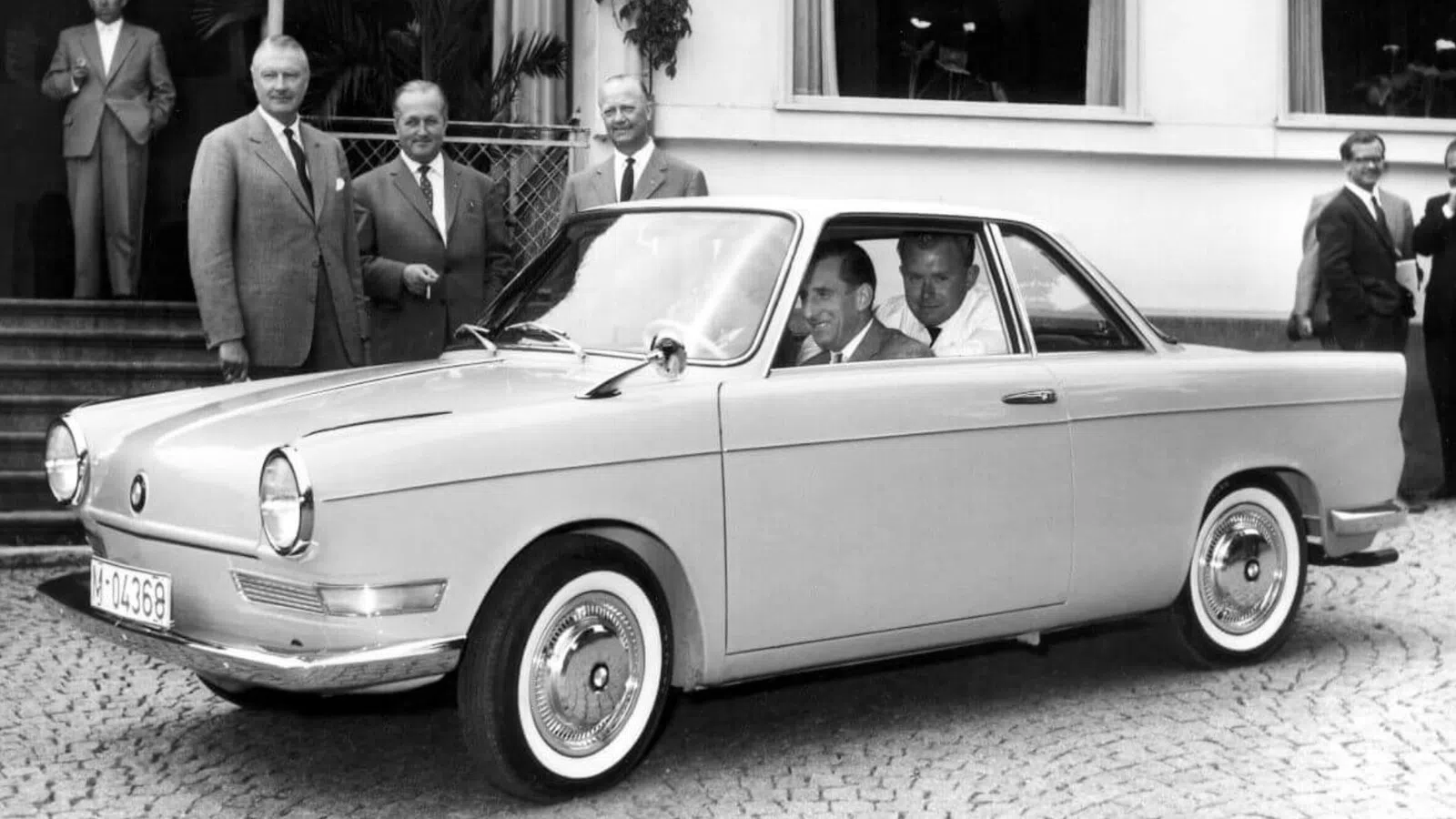 O carro que salvou a BMW da falência em vésperas de Natal