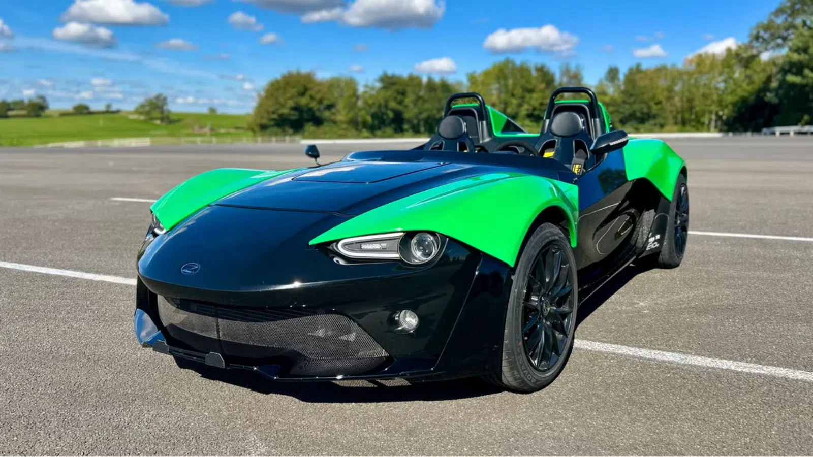 Marca Britânica de Supercarros renasce e apresenta novo modelo