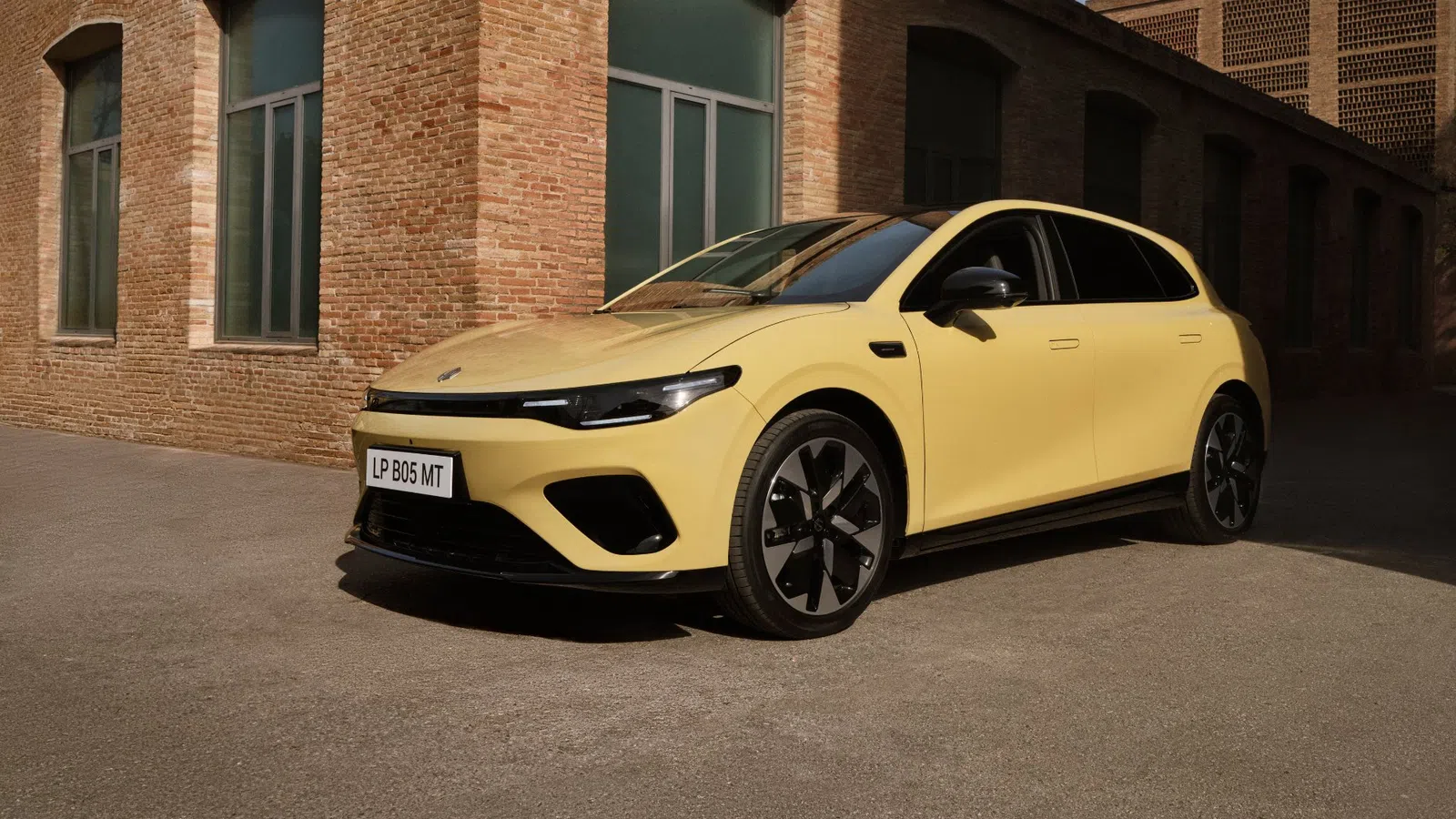 Novo elétrico Leapmotor B05 chega à Europa com 482 km