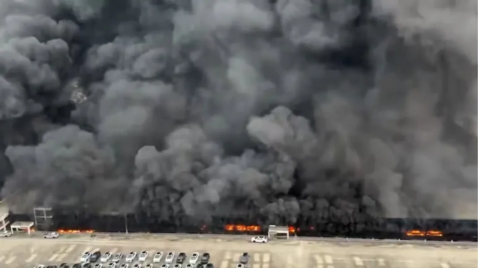 Incêndio gigante em fábrica da BYD na China