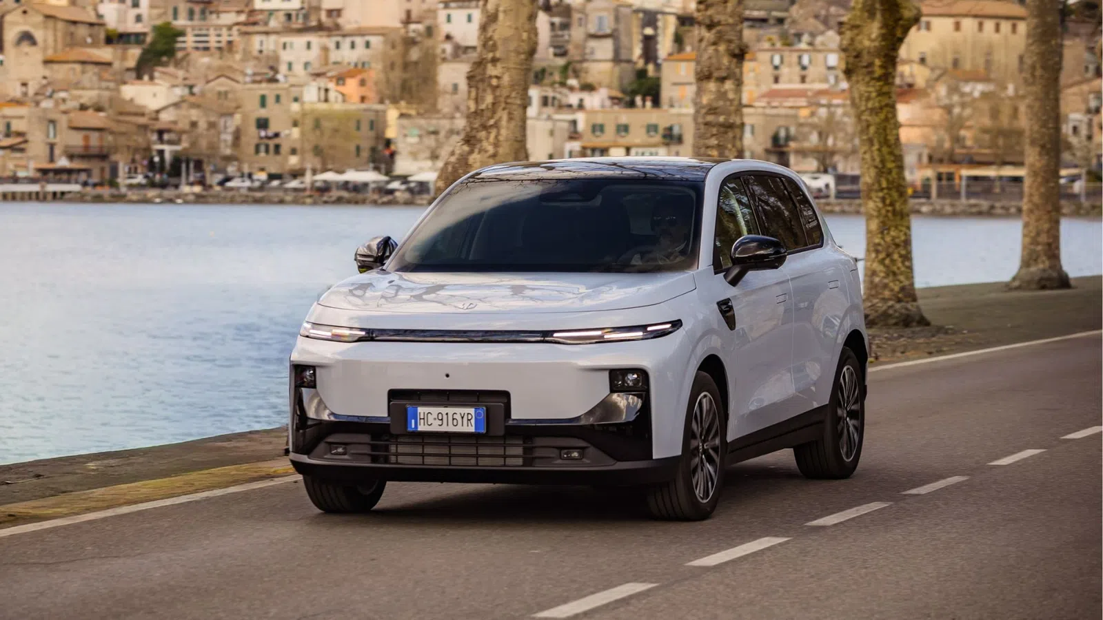 Leapmotor lança SUV híbrido com 900 km de autonomia