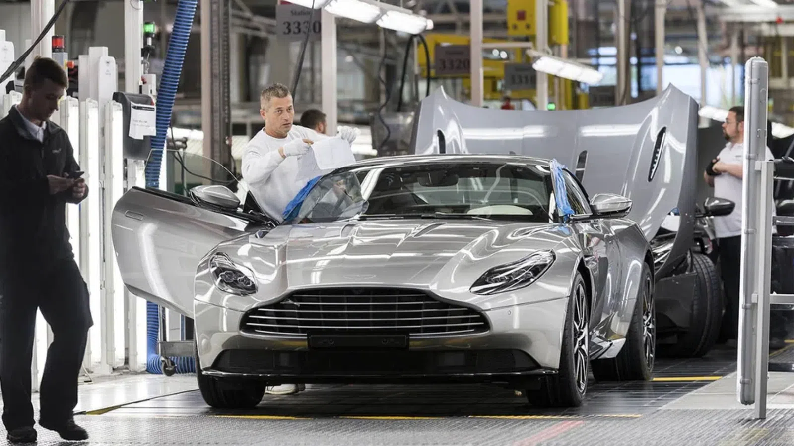 Crise na Aston Martin leva a despedimentos e cortes
