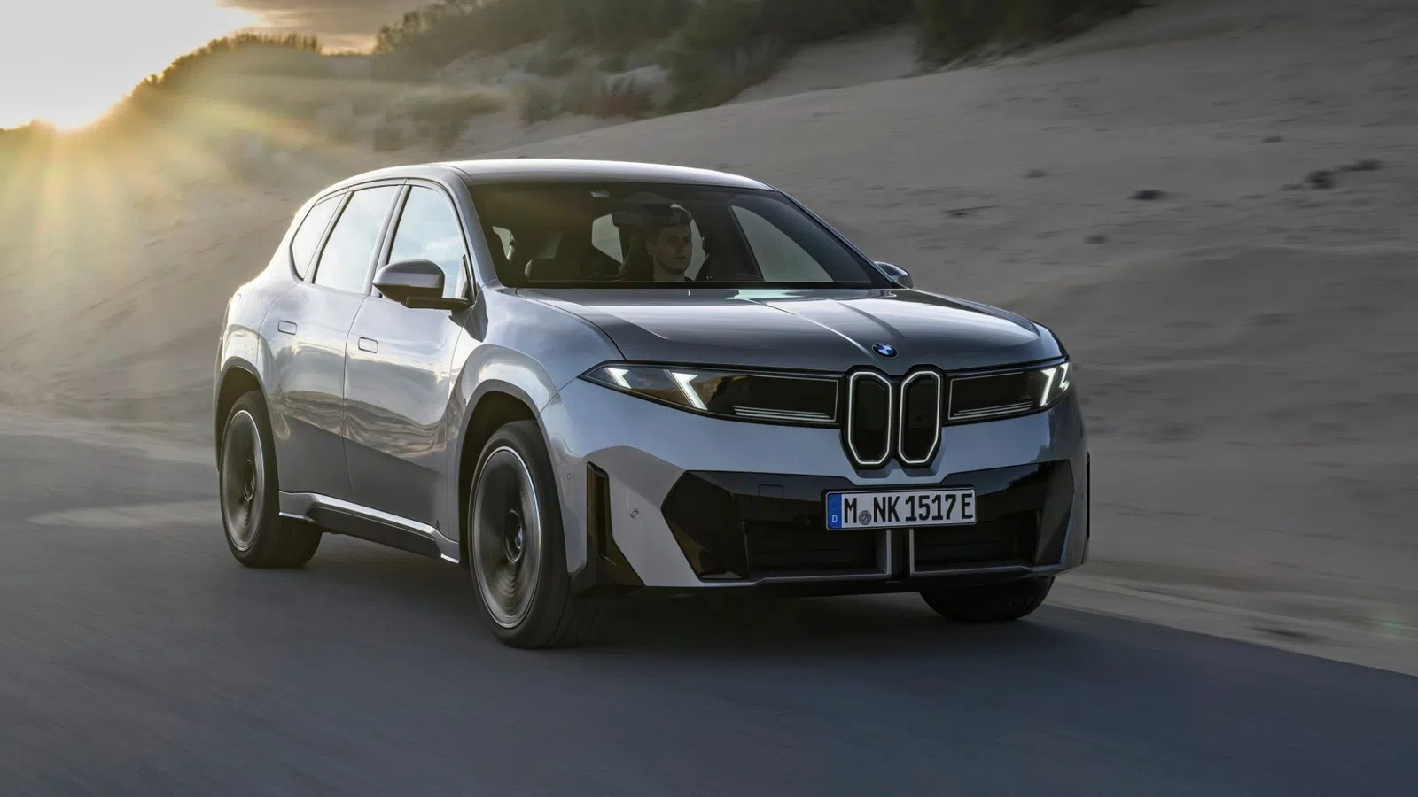 BMW iX3 estreia novas cores e carregamento mais rápido