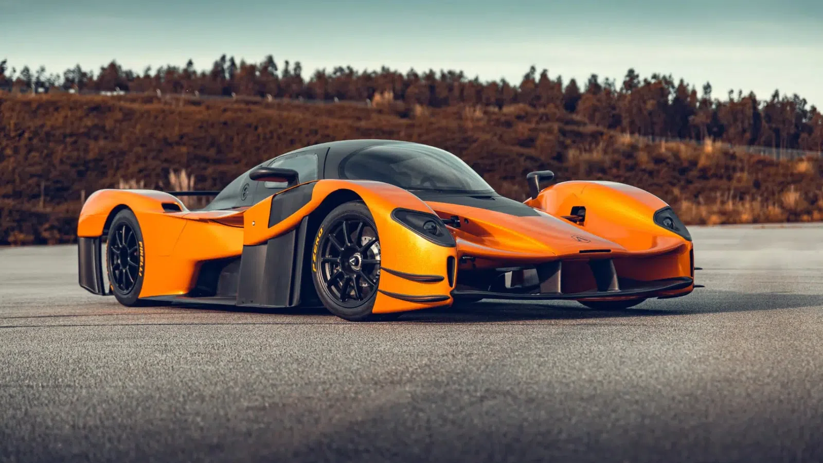 Conheça o interior do Adamastor: O primeiro supercarro português