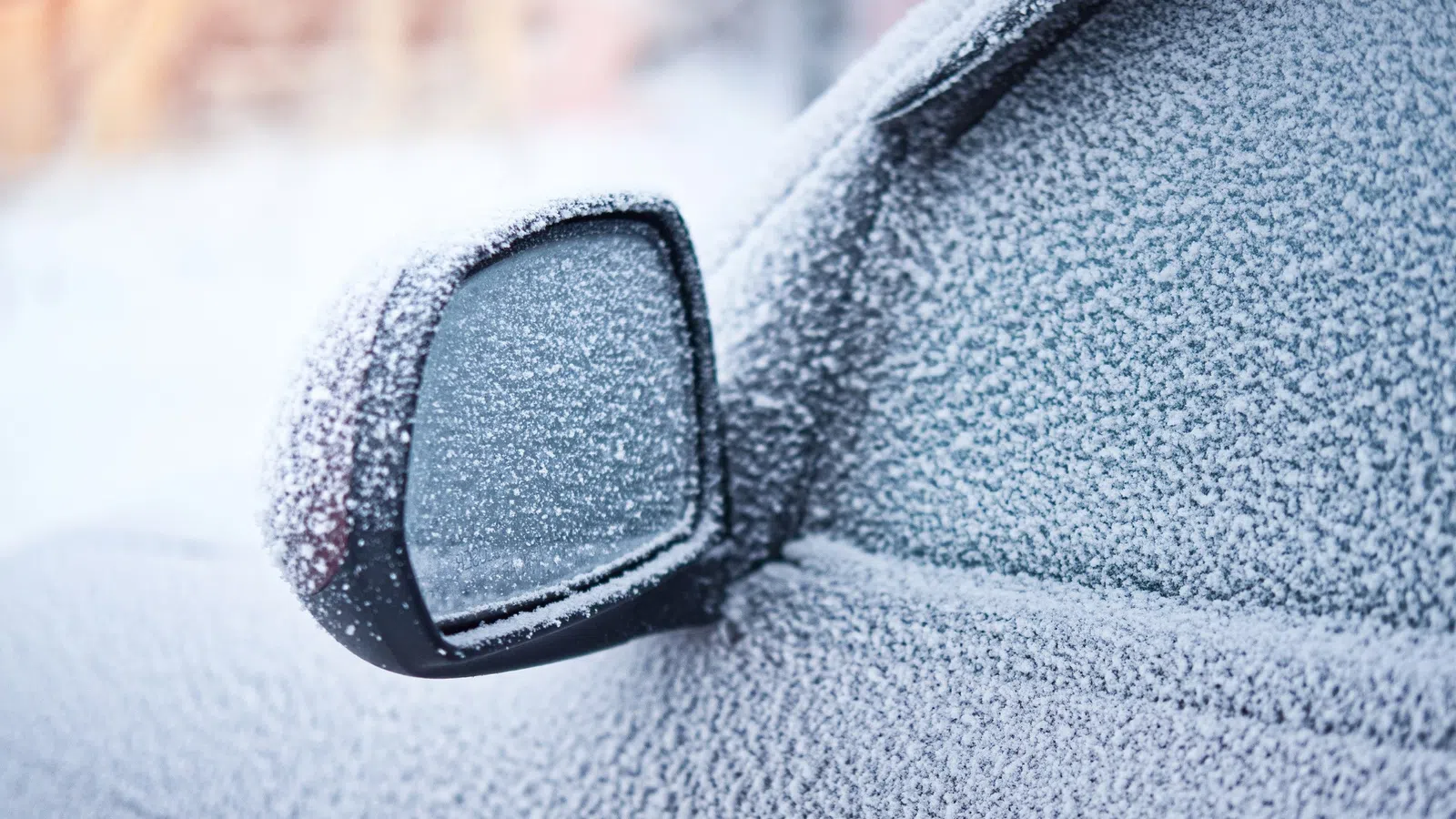 Como evitar gelo no vidro do carro no inverno