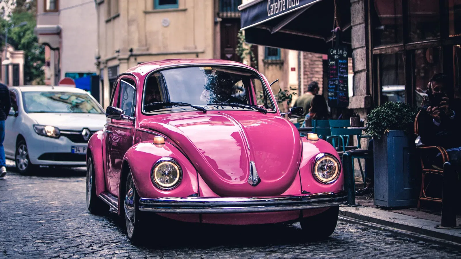 Como a cor do carro influencia o preço de venda