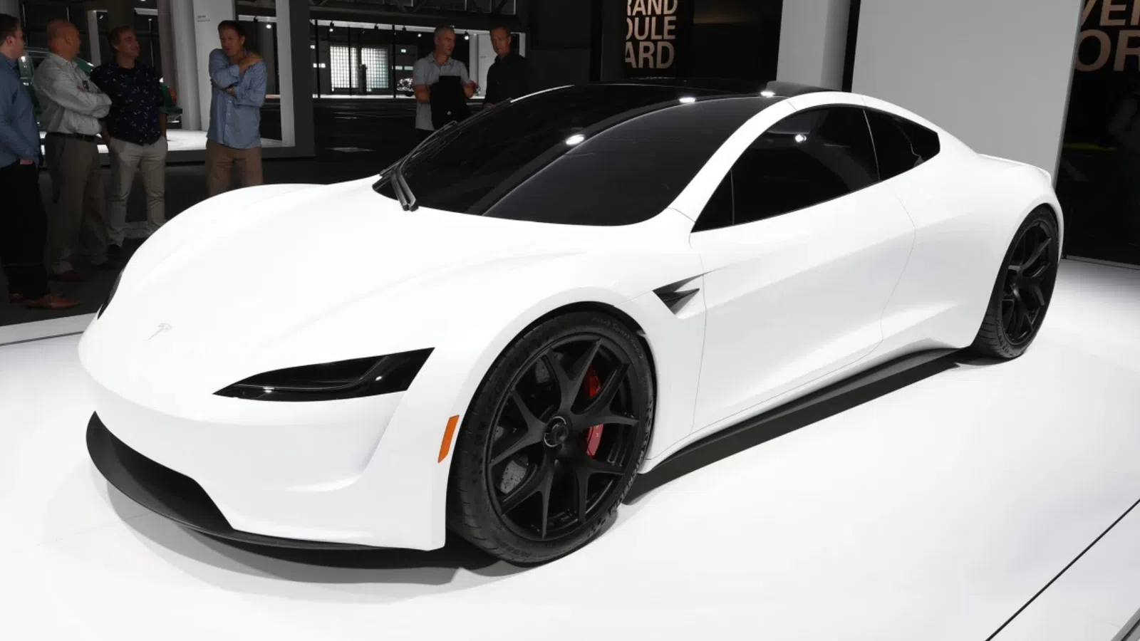 Tesla Roadster vai sair com seis anos de atraso