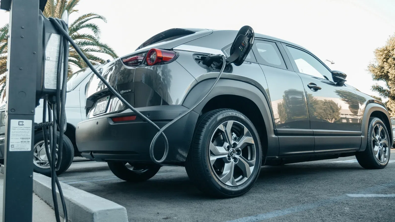 Apoios à compra de carros elétricos regressam em breve
