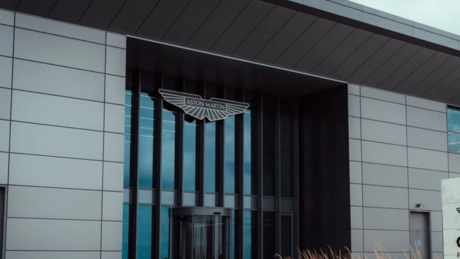 Aston Martin afunda e culpa tarifas de Trump