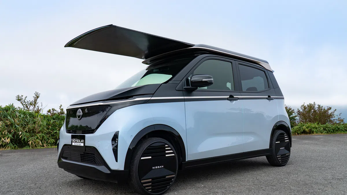 Nissan apresenta elétrico com teto solar expansível