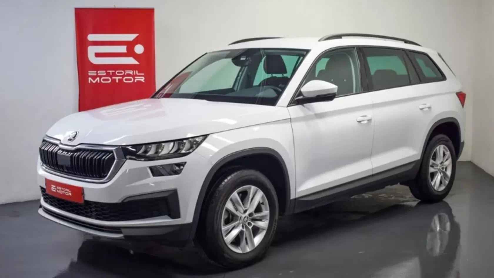 Skoda Kodiaq branco à venda em auto.pt