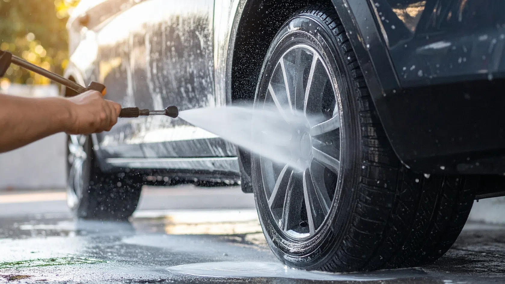 Roda a ser lavagem com jato de pressão