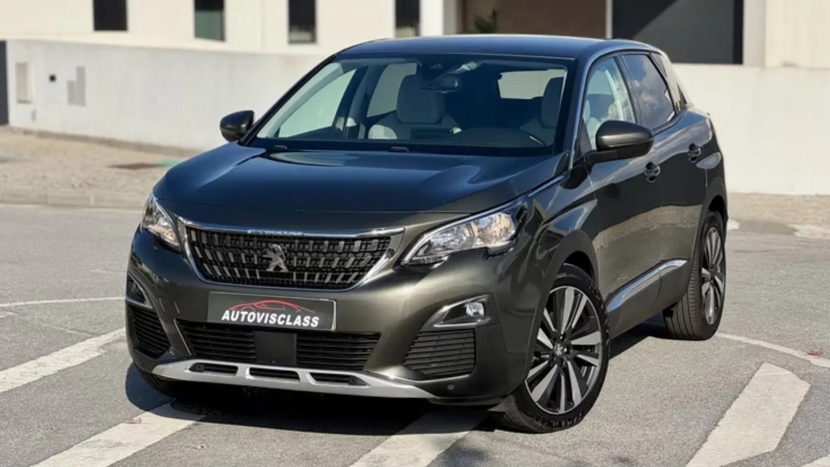 Peugeot 3008 usado cor cinzento escuro