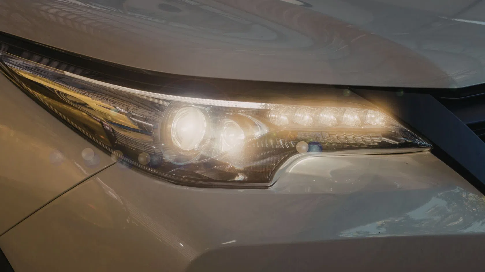 Luzes obrigatórias de carro