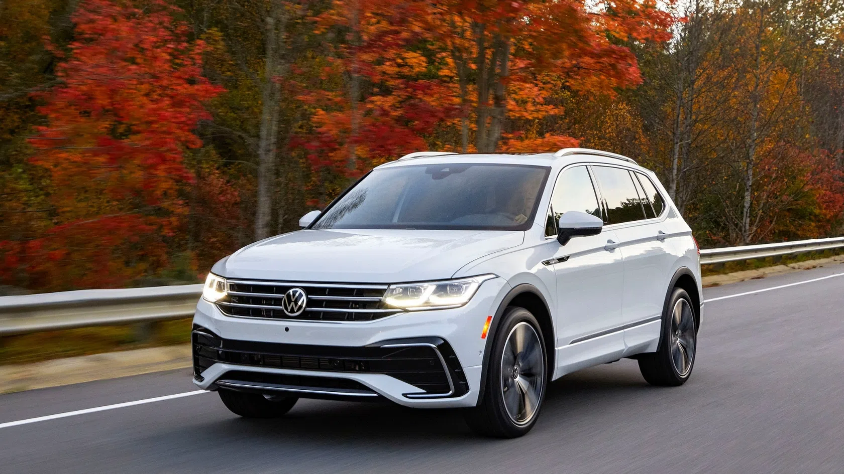 Carro SUV Volkswagen tiguan branco usado até 30000€