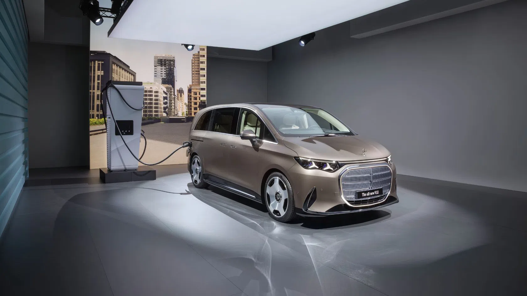 Mercedes revela VLE elétrico 700 km autonomia