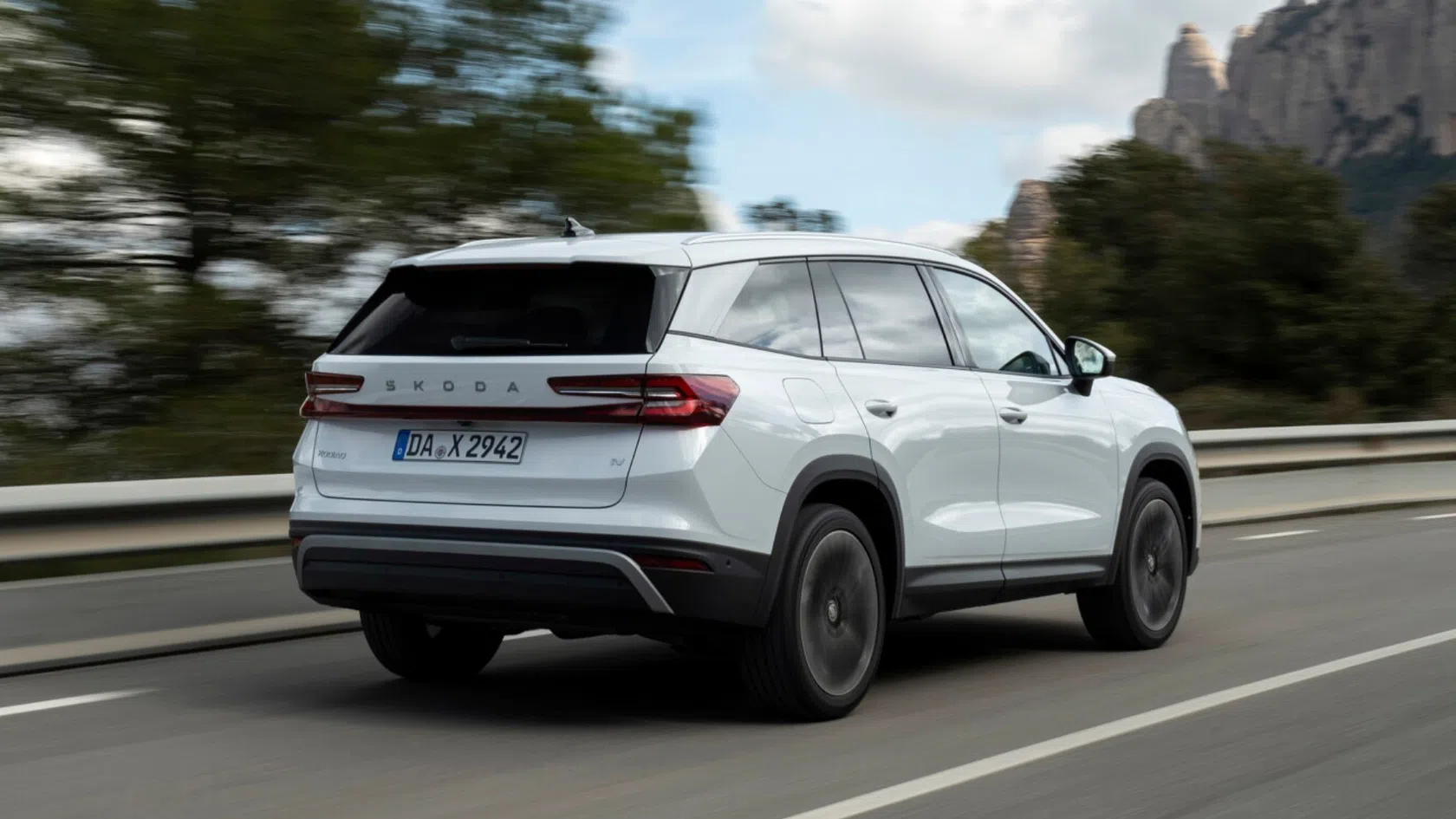 Carro familiar Suv skoda kadiaq branco