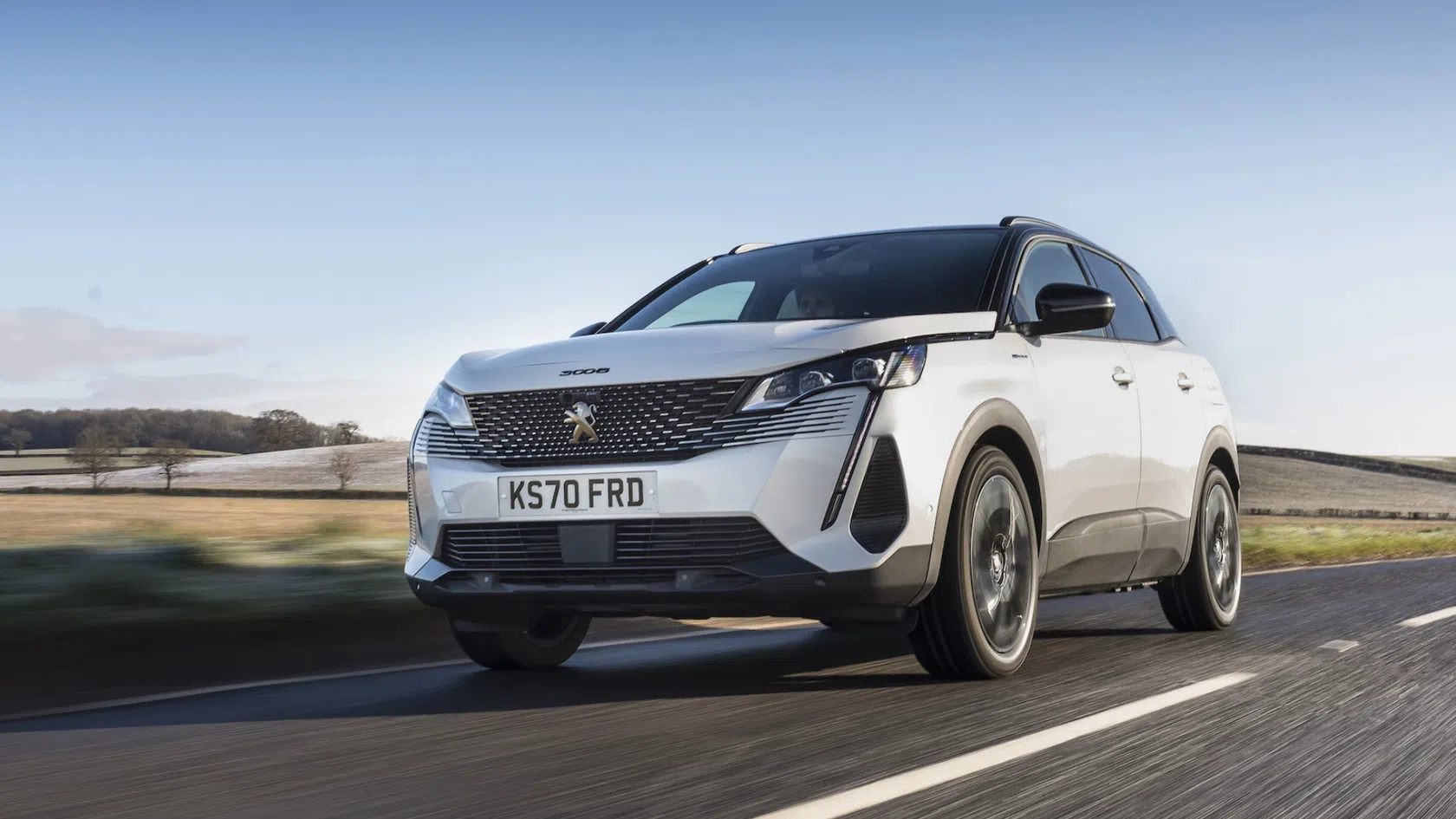 Carro Peugeot 3008 em branco