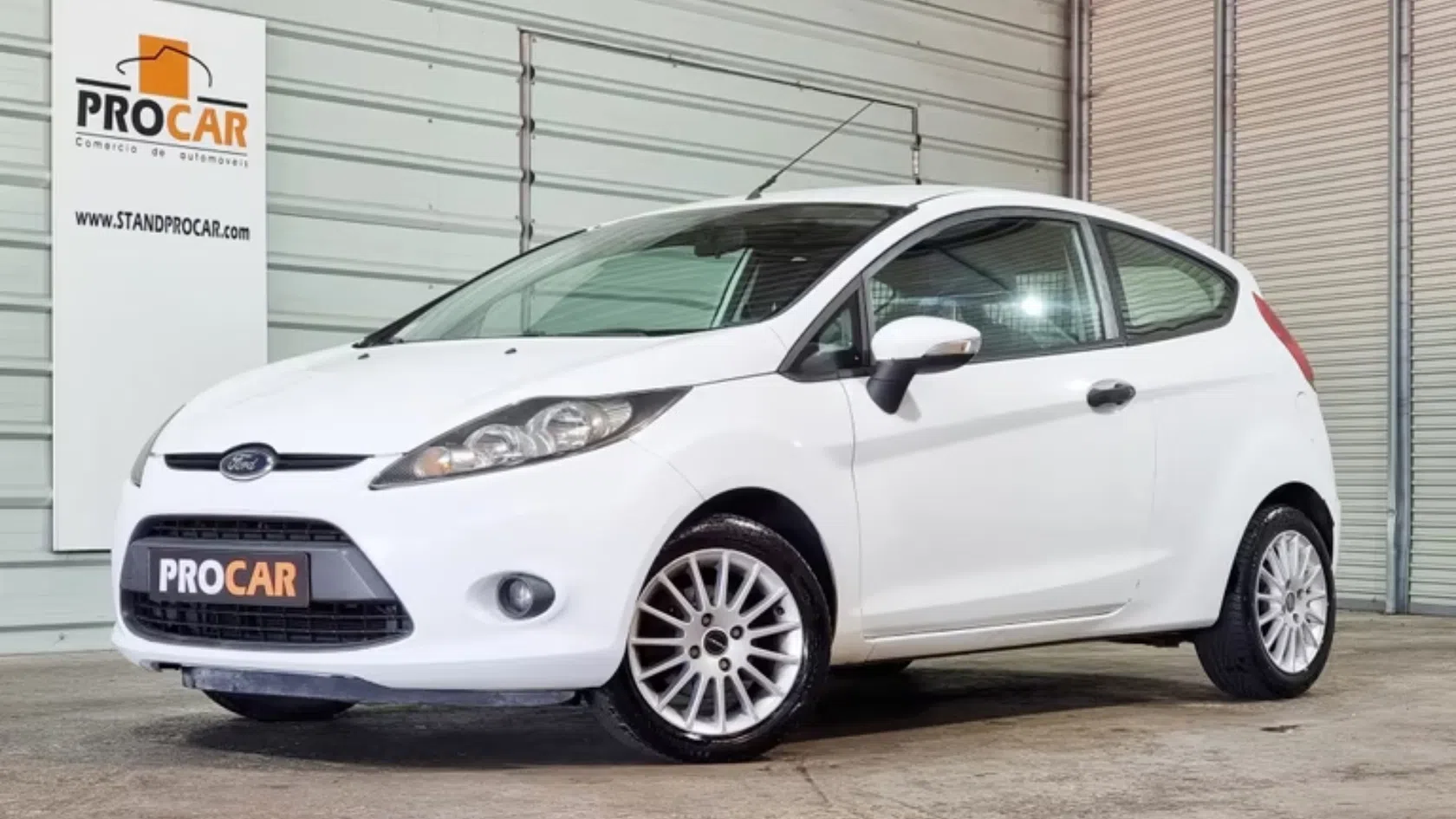 Ford Fiesta branco usado