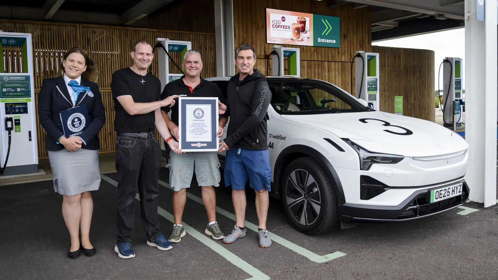 Foto com o recorde do guiness batido pelo carro Polestar 3