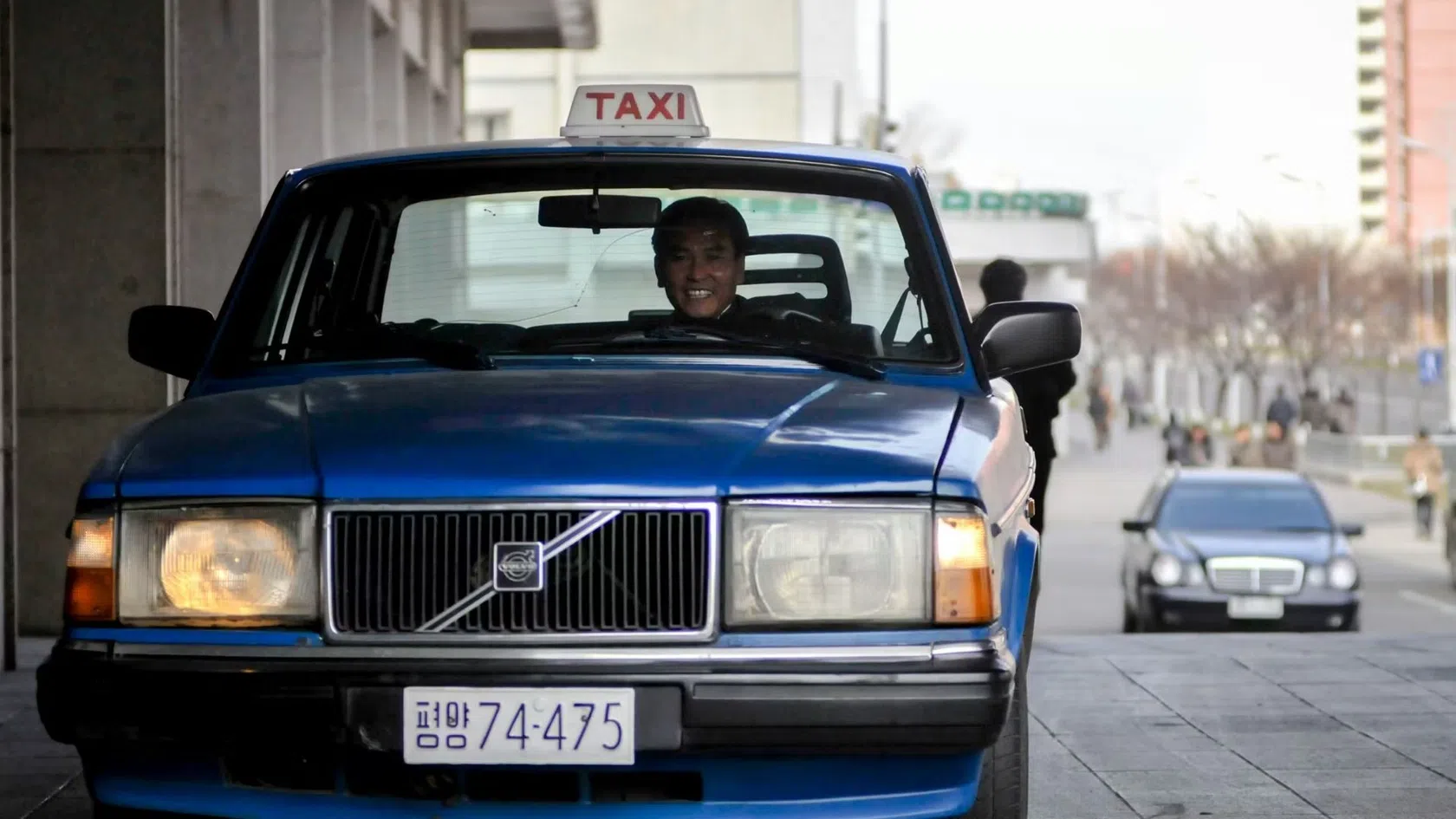 Taxista coreano num volvo 144