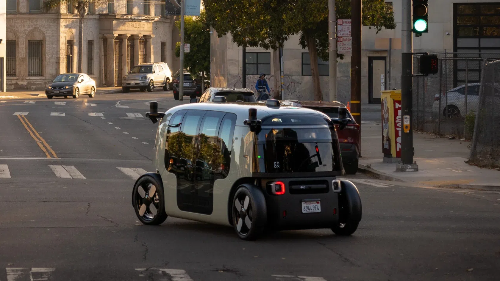 Robotaxi zoox amazon