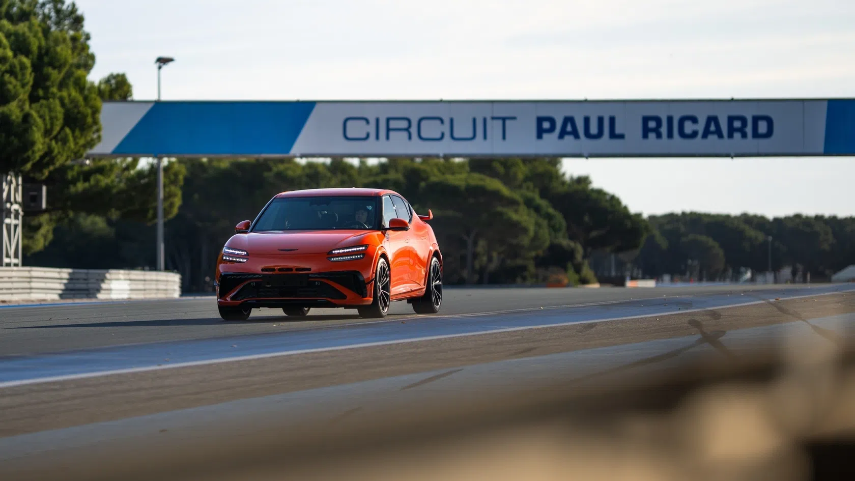 Genesis GV60 Magma pista paul ricard