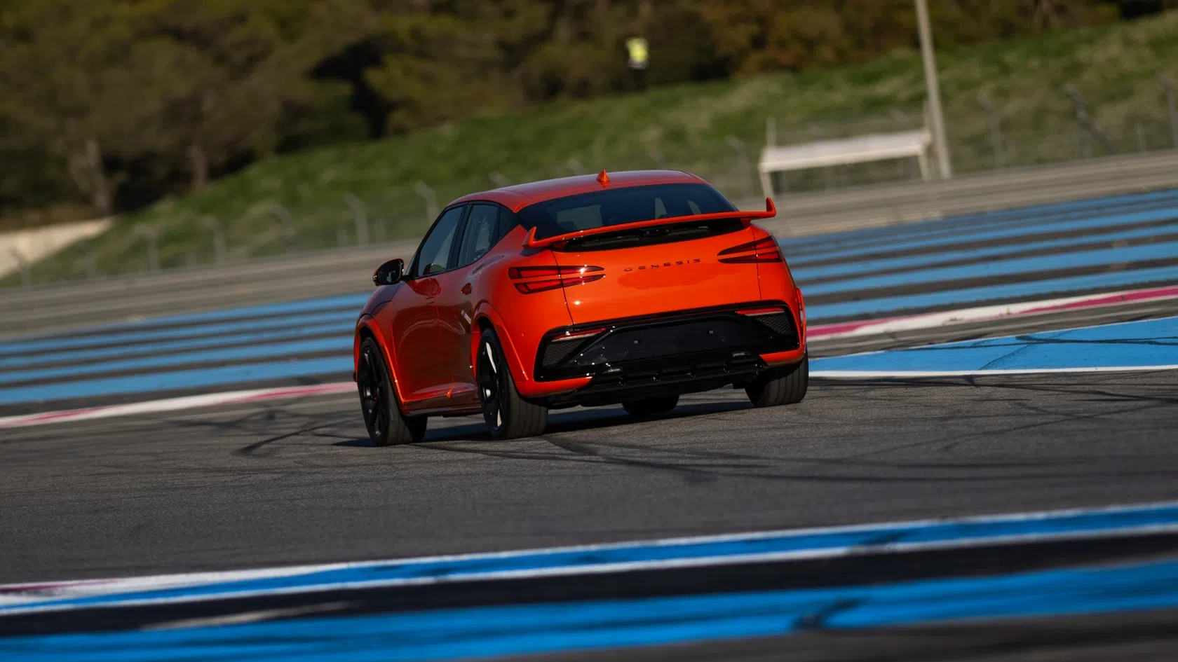 Genesis GV60 Magma pista paul ricard