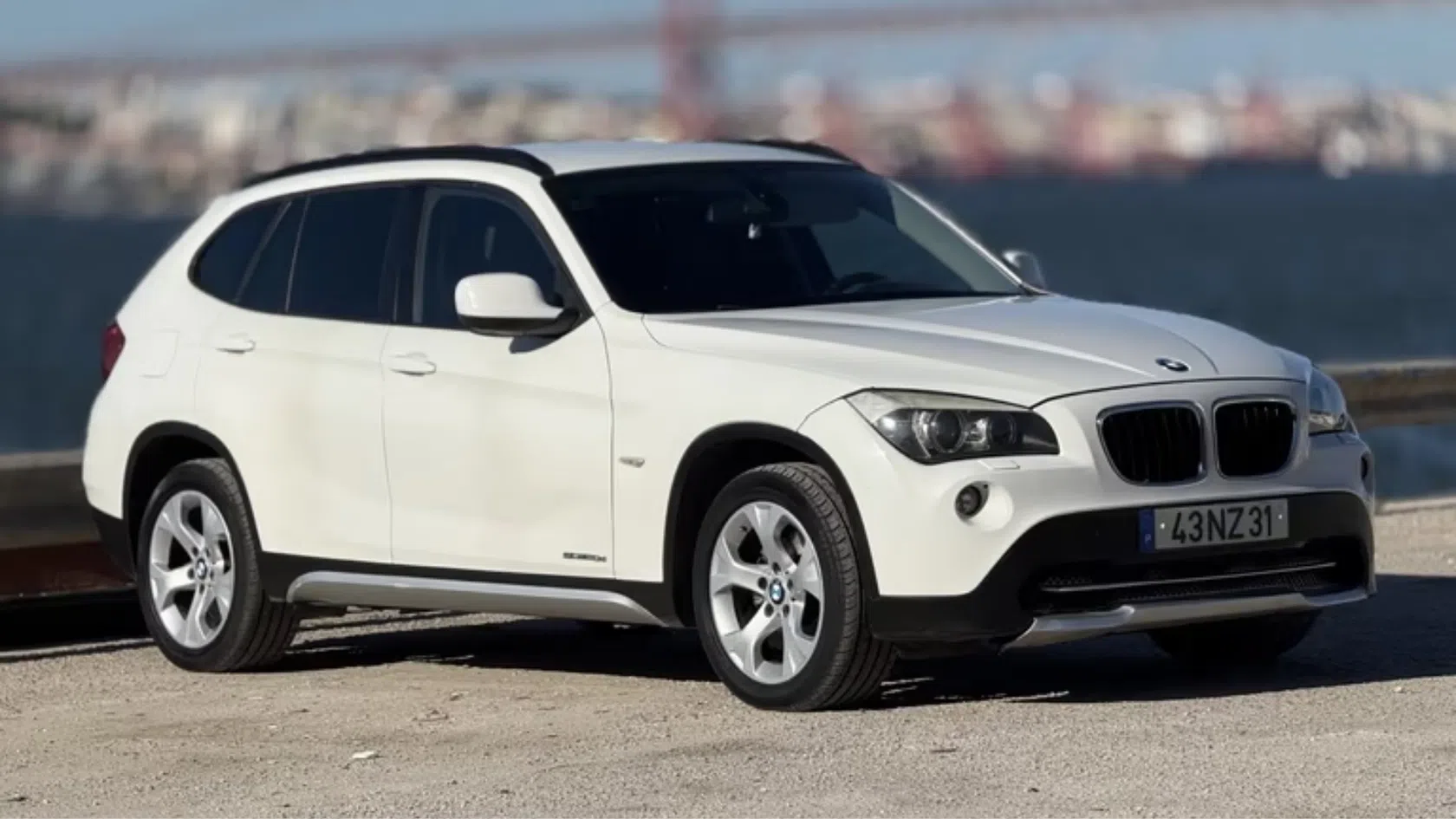 Carro BMW X1 branco em auto.pt