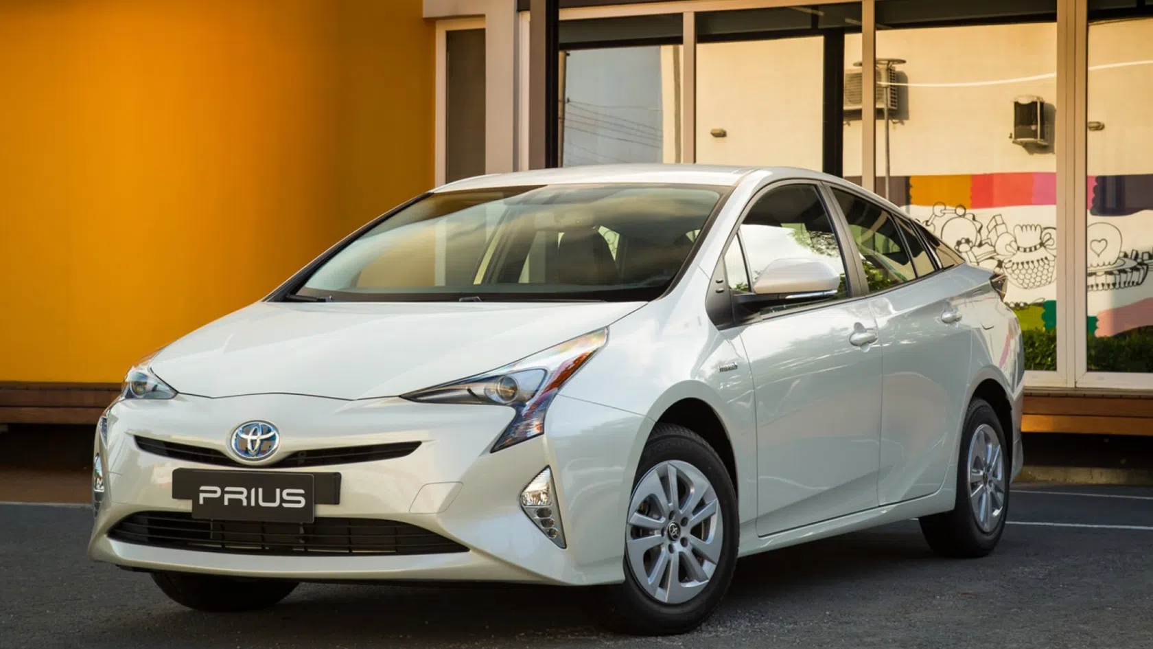 Carro toyota prius hibrido 2016 branco