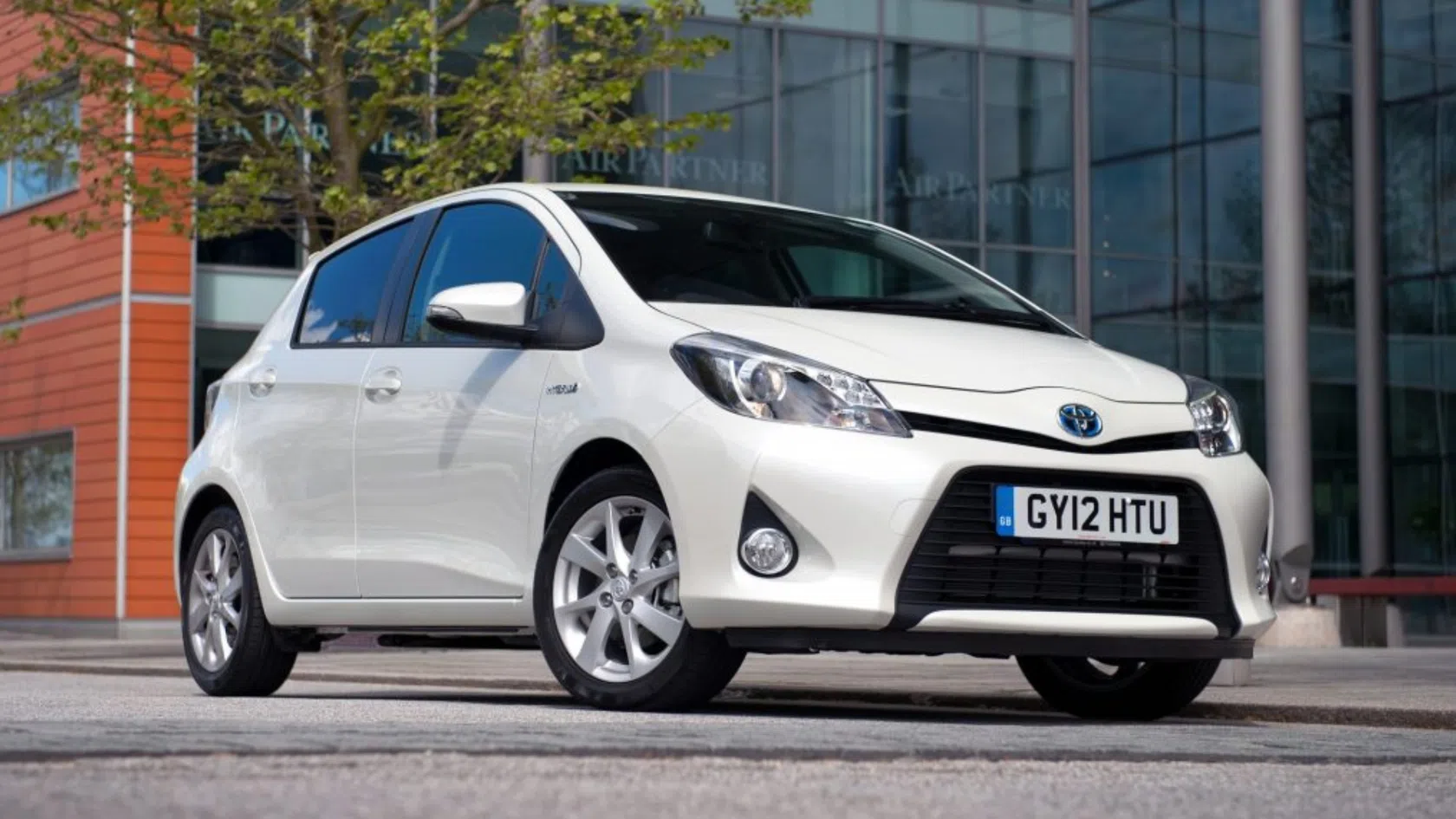 Toyota yaris branco versão 2012-2020