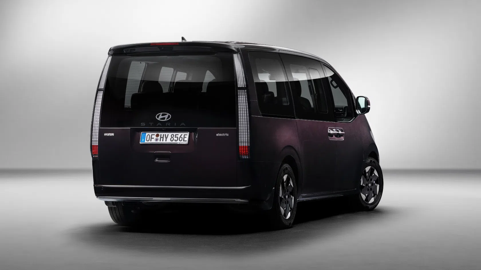 Carro Hyundai Staria Electric traseira