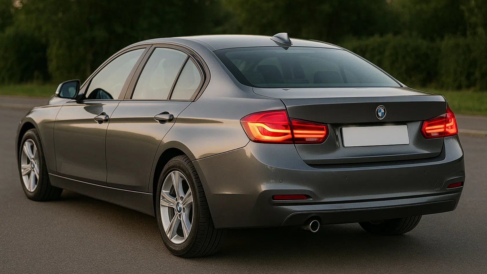 Foto carro traseira em 3/4.