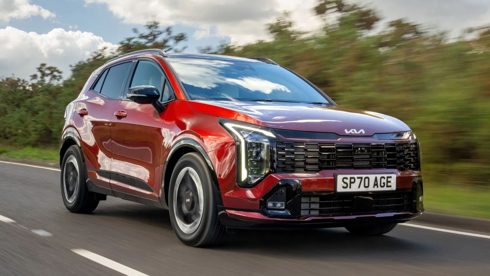 Carro SUV familiar kia sportage vermelho