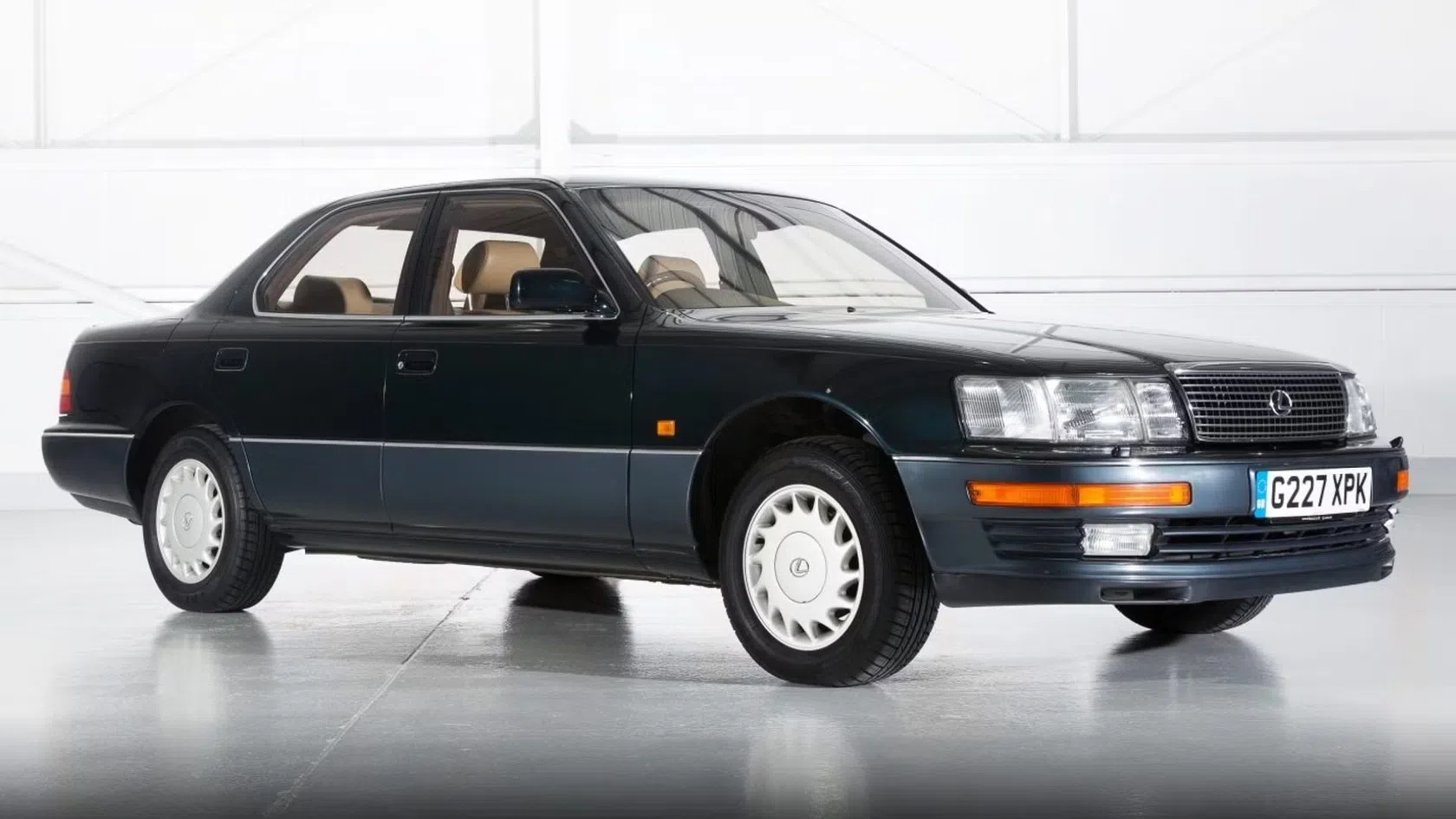 Carro Lexus LS400