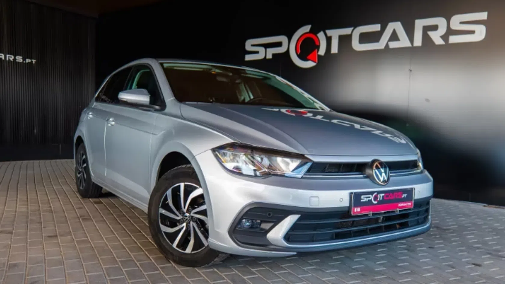 Volkswagen Polo TSI cinzento em auto.pt