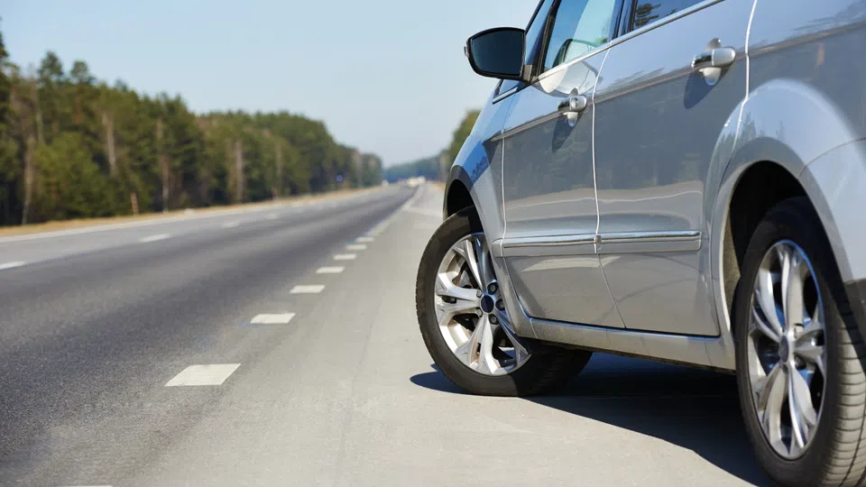 Carro puxa para um dos lados: o que pode estar a causar isso?