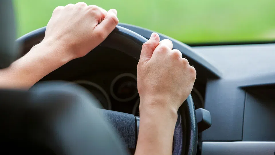 Direção desalinhada: o erro silencioso que desgasta os pneus