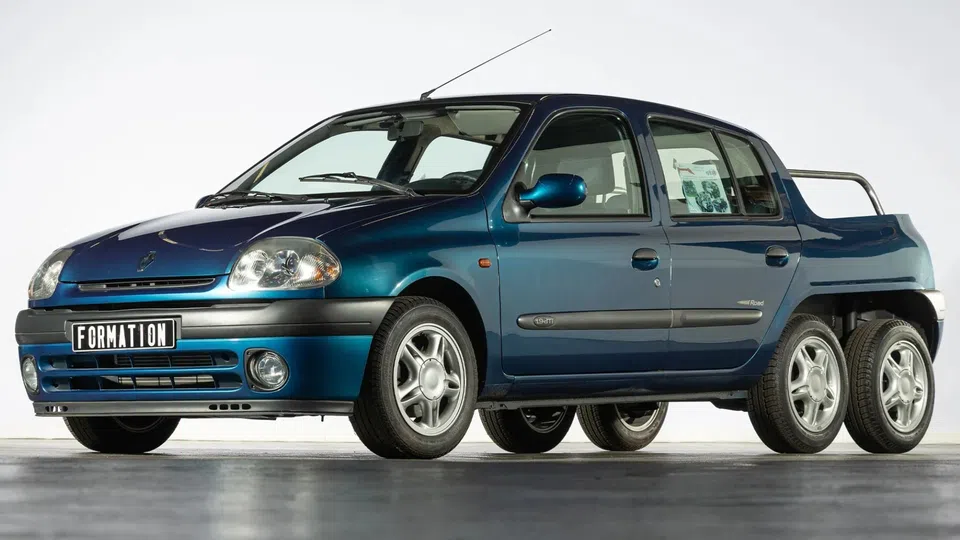 Um Renault Clio de 6 rodas? Conheça o leilão inédito da Renault