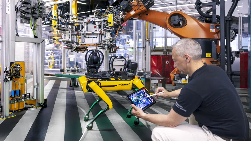 O novo "cão-robô" que vai revolucionar a fábrica da Mercedes