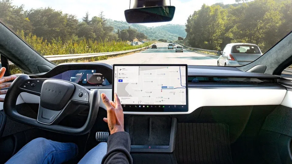 Mais um país europeu aprova a condução autónoma da Tesla