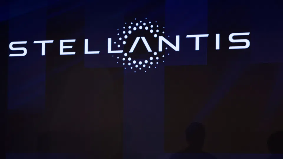 Stellantis prepara carros mãos-livres em 2027