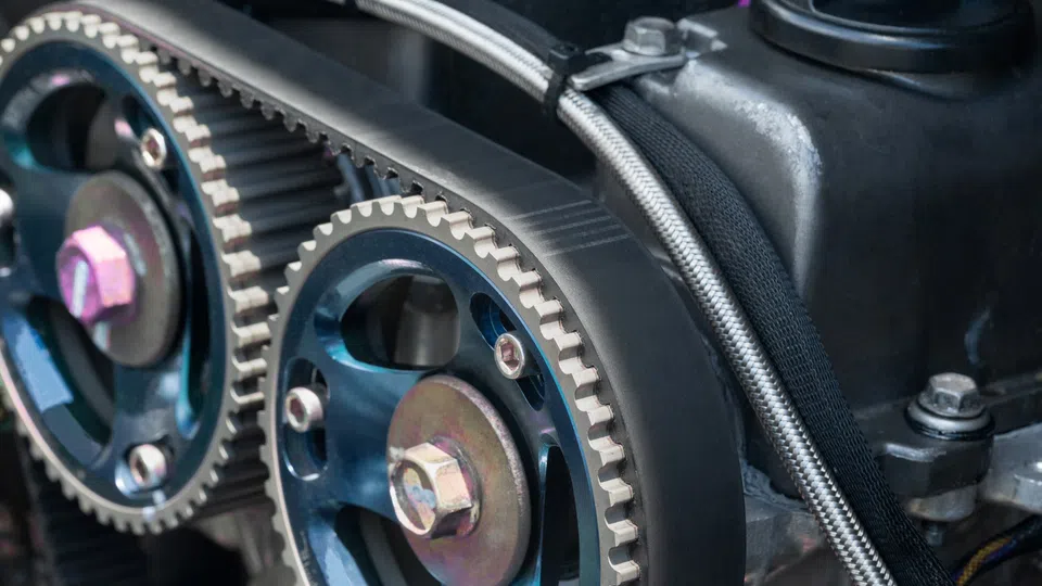 Correia ou corrente de distribuição: o que muda na prática?