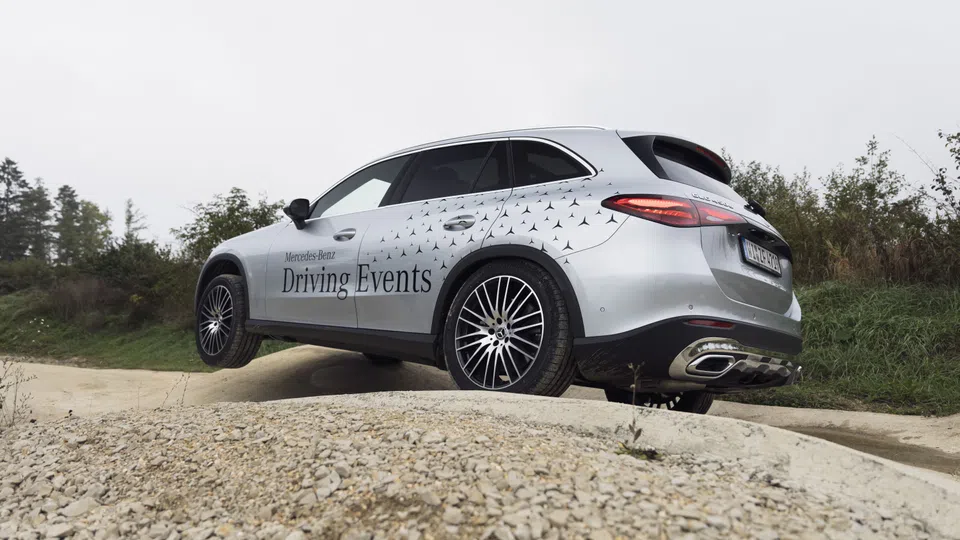 Mercedes cria centro futurista para pôr carros à prova