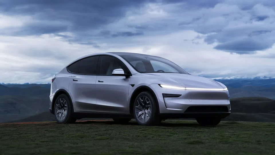 Novo Tesla de seis lugares "apanhado" na Europa