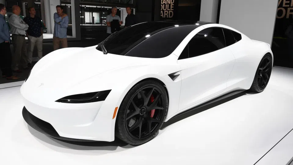 Tesla Roadster vai sair com seis anos de atraso