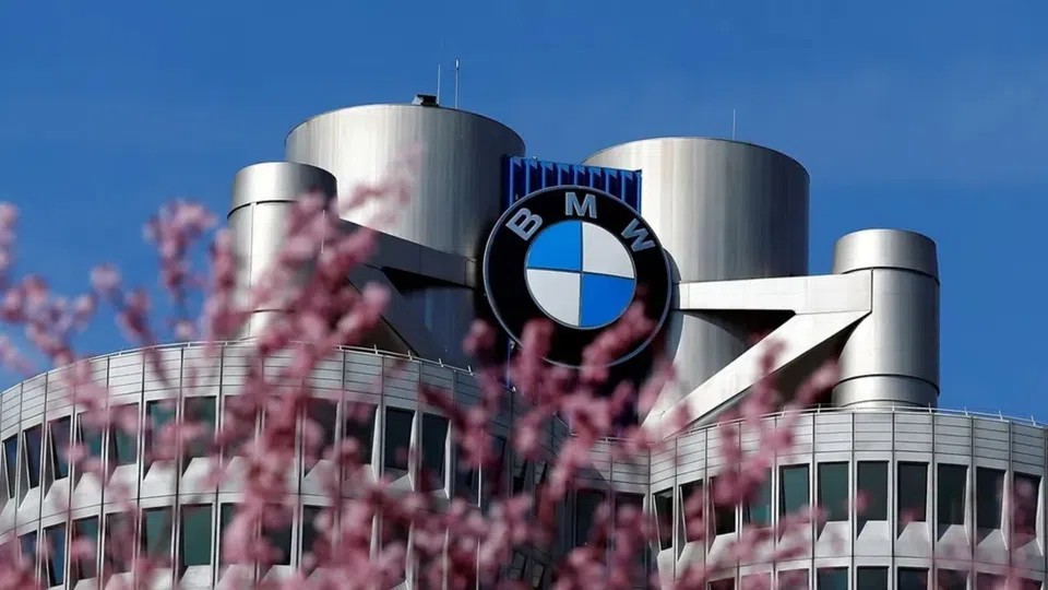 Lucros da BMW afundam com elétricos chineses e tarifas