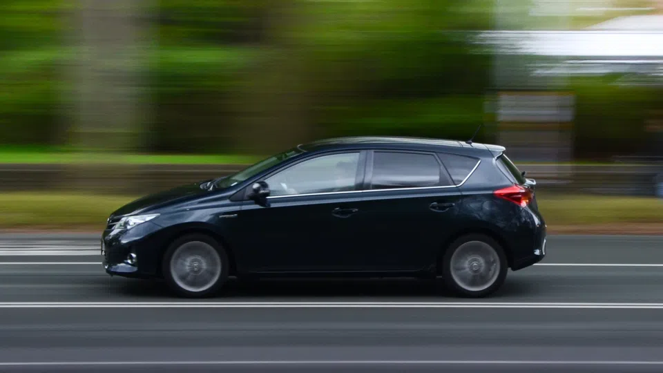 Porque é que o carro treme ao acelerar? Veja as possíveis razões