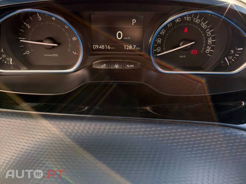 Peugeot 2008 1.2 PureTech Allure EAT6